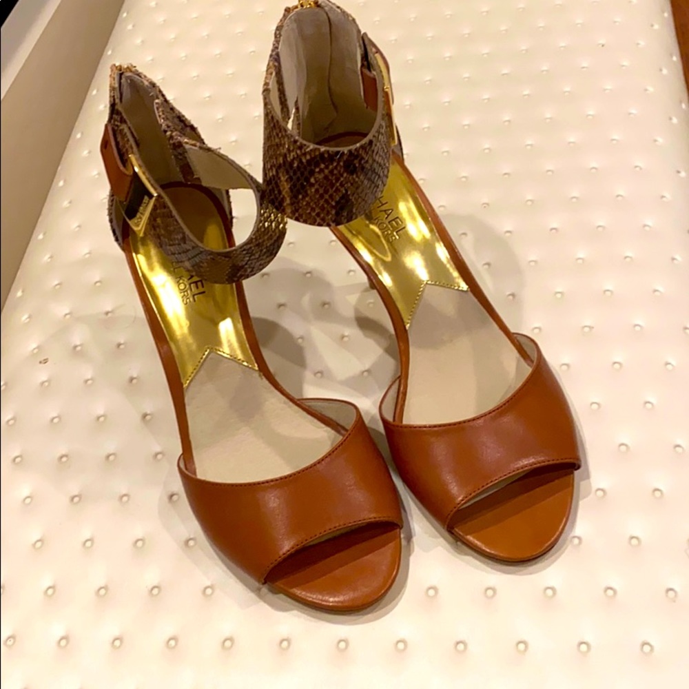 Caramel brown with snake skin accent